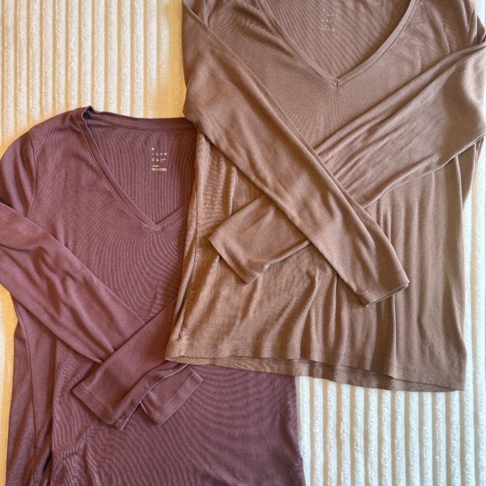 Bundle: Two a new day Long Sleeve Ribbed V-Neck Tee-Shirts | Size L